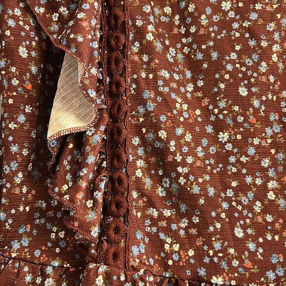 Floral Ruffle Sleeve Top - Picture 2 of 4